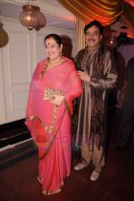 POonam Sinha, Shatrughun Sinha at Ghazal festival Khazana day 2 in Trident, Mumbai on 30th July 2011 (63).JPG